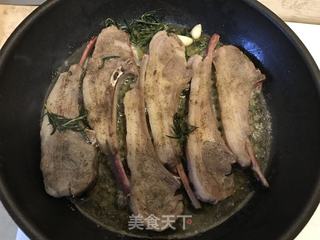 迷迭香杂蔬烤法式羊排的做法步骤:10