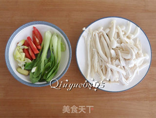 【陕西】鲜香杂菌芙蓉汤的做法步骤:2