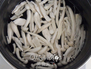 【陕西】鲜香杂菌芙蓉汤的做法步骤:4