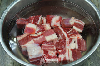 【辽宁】清炖萝卜牛肉汤的做法步骤:2