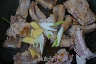 【山东】板栗烧排骨的做法步骤:5