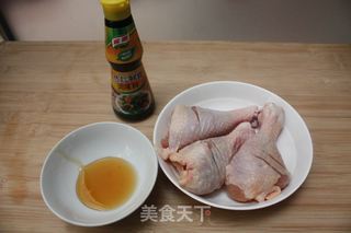 【广东】蜜汁豉油鸡腿的做法步骤：1