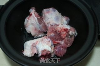 【北京】肉骨山药汤的做法步骤：1