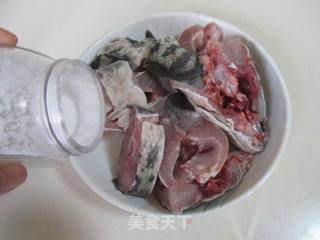【湖北】财鱼焖藕的做法步骤:2