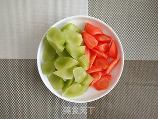 【东北】鸡腿烧莴笋胡萝卜的做法步骤:2