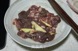 【梅州】客家枸杞叶猪肝汤的做法步骤：2