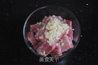 【广西】蒜香烤排骨的做法步骤:2