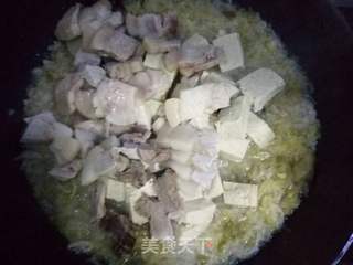 【东北】酸菜猪肉炖冻豆腐的做法步骤:8