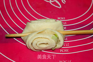 【辽宁】葱香花卷的做法步骤:9