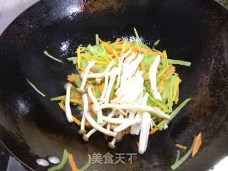 【苏州】小炒莴笋丝的做法步骤:6