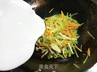 【苏州】小炒莴笋丝的做法步骤:7
