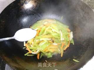 【苏州】小炒莴笋丝的做法步骤:8