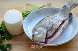 【山西】萝卜丝鲫鱼汤的做法步骤：1