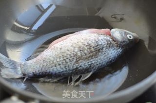 【山西】萝卜丝鲫鱼汤的做法步骤:2