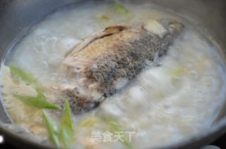 【山西】萝卜丝鲫鱼汤的做法步骤:4