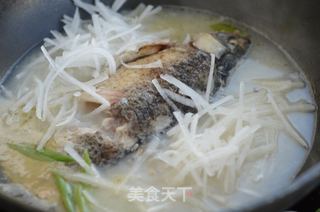 【山西】萝卜丝鲫鱼汤的做法步骤：5