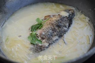 【山西】萝卜丝鲫鱼汤的做法步骤：6