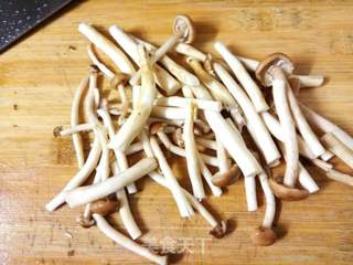 【苏州】腊肉煸菌菇的做法步骤:4