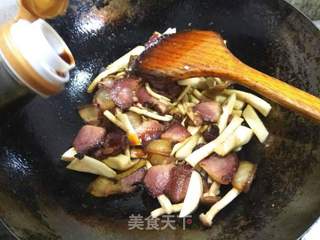 【苏州】腊肉煸菌菇的做法步骤:10