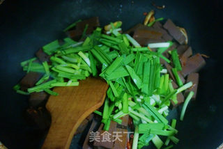 【北京】鸭血炒韭菜的做法步骤:6