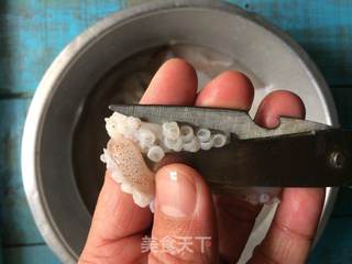 【闽南】灼烫鲜美鱿鱼的做法步骤：2