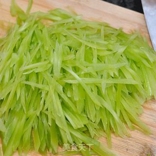 麻辣莴笋丝的做法步骤:2