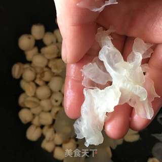 【山东】银耳莲子汤的做法步骤:3