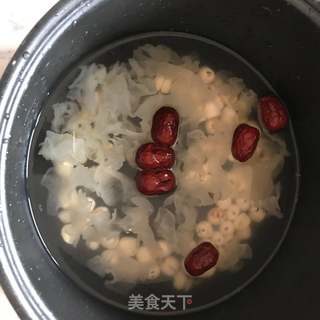 【山东】银耳莲子汤的做法步骤:4