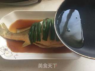 【江苏】清蒸黄花鱼的做法步骤:7