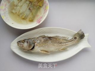 【广东】清蒸鲈鱼的做法步骤:7