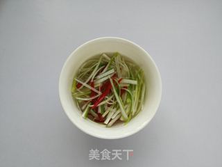 【广东】清蒸鲈鱼的做法步骤:8