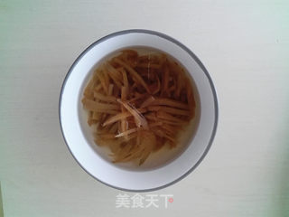 【东北】榨菜肉丝汤的做法步骤：3