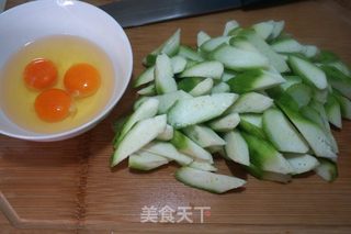 【北京】鸡蛋炒丝瓜的做法步骤：2