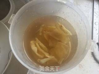 【广东】牛奶炖花胶的做法步骤:2