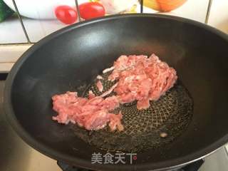 【苏州】韭黄肉丝春卷的做法步骤:2