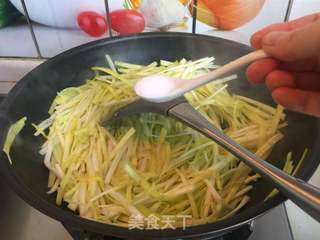 【苏州】韭黄肉丝春卷的做法步骤:6