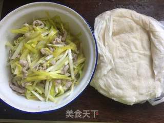【苏州】韭黄肉丝春卷的做法步骤:8