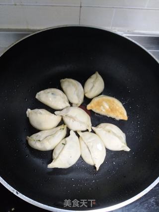 【山东】荠菜煎饺的做法步骤:9