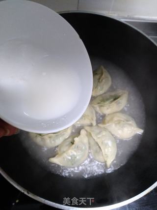 【山东】荠菜煎饺的做法步骤:11