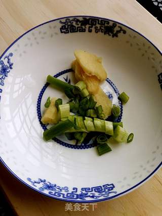 【江苏】三鲜烩肉皮(家乡六大碗之一)的做法步骤:2