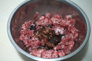 【北京】猪肉韭菜水饺的做法步骤：2