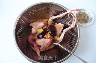 【广东】鸿运烤鸽子的做法步骤:2
