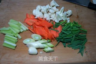 【北京】砂锅腊肉的做法步骤:5