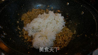 酸菜香菇鸡蛋炒饭的做法步骤：13