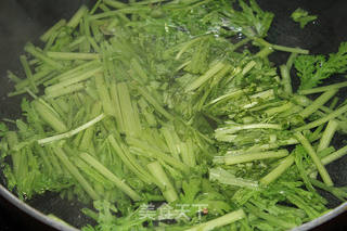 【辽宁】花生凉拌茼蒿菜的做法步骤:4