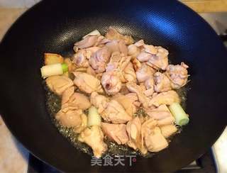 罗勒三杯鸡的做法步骤：2