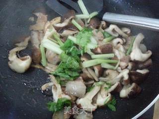 【闽南】香菇煸肉的做法步骤:5