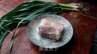 【四川】蒜苗回锅肉的做法步骤：1