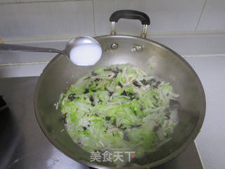 【上海】黄芽菜肉丝春卷的做法步骤：10