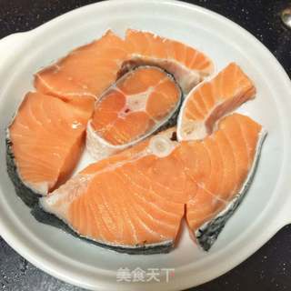 【广东】香煎三文鱼配牛油果酱意面的做法步骤:2